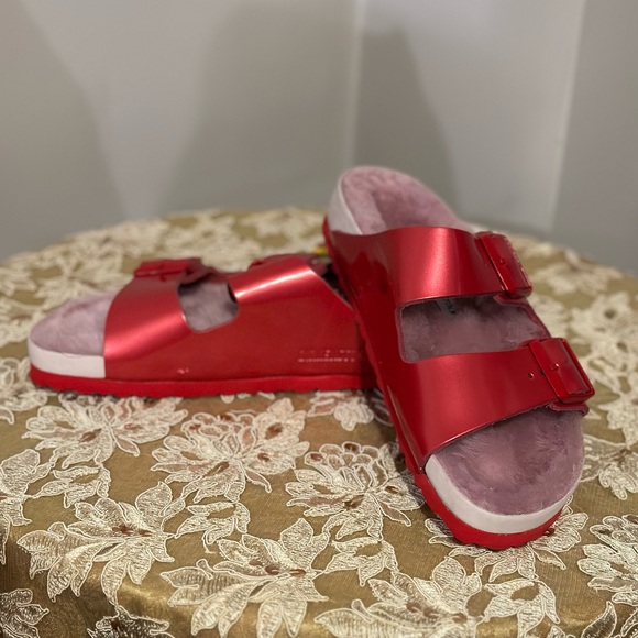 Iridescent Red Leather Birkenstocks w/Pink Fur Sandals size 38 N Furry Slippers - Picture 2 of 5